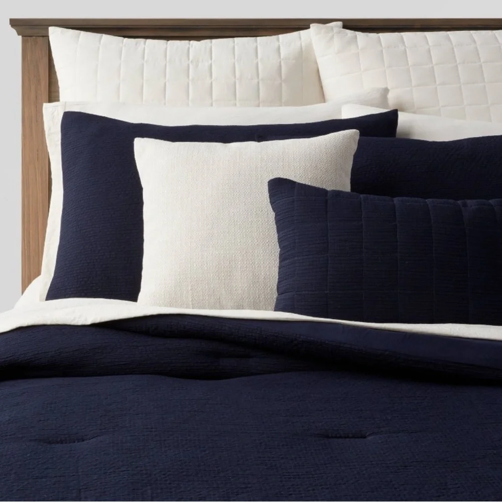 ✨NEW✨ Threshold 12pc King Micro Texture Comforter & Sheet Bedding Set Navy